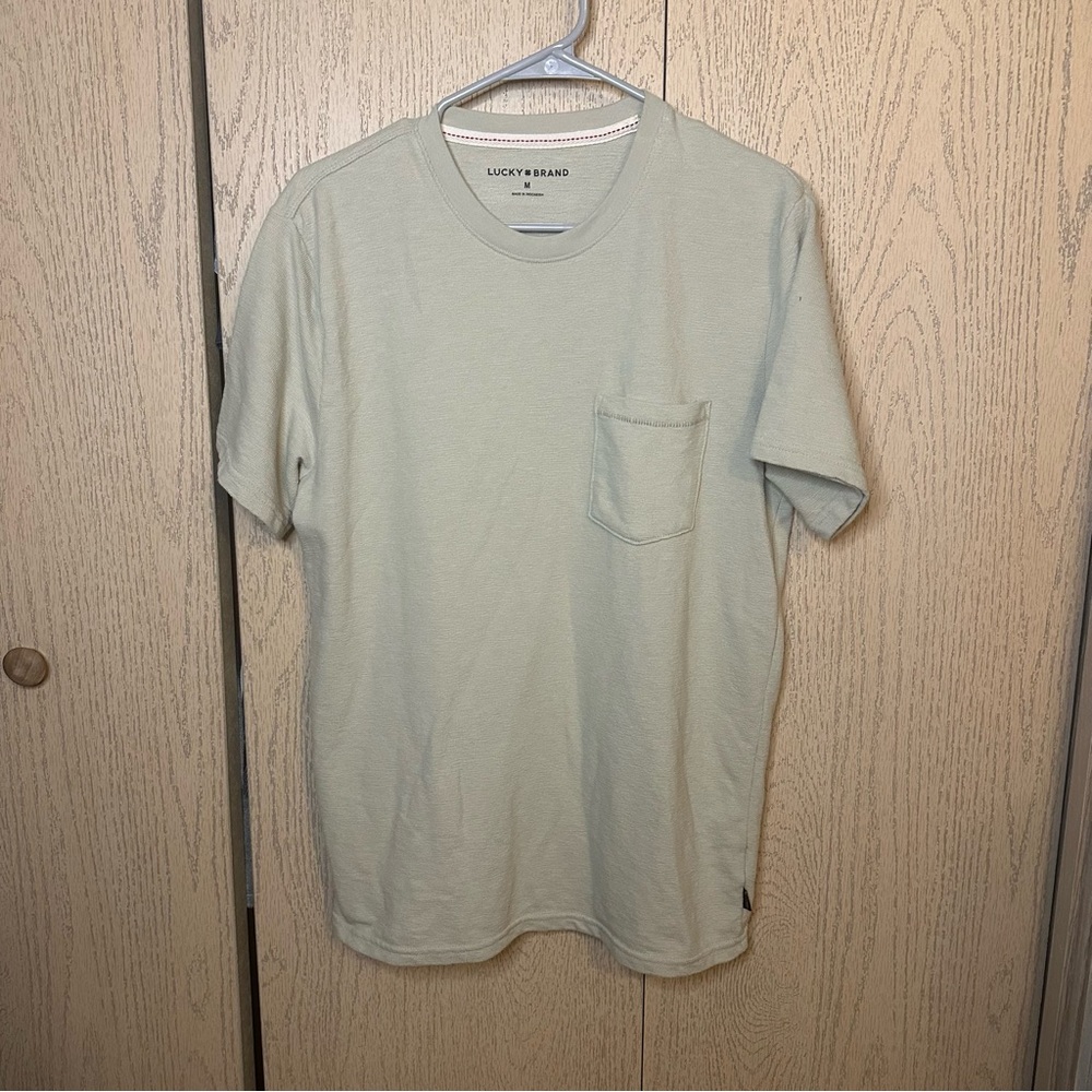 Lucky Brand Pocket Tee Medium - Picture 2 of 7